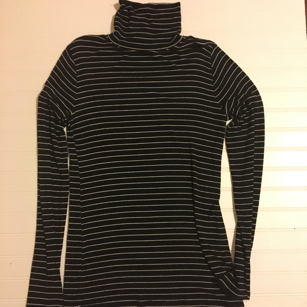 Great basic black and white top